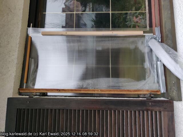 Fenster von außen mit Stegplatte
